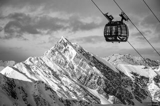 Gletscher Bus B&W