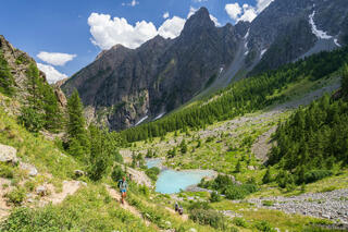 Hiking to Lac de la Douche