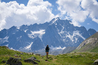 Hiking toward Montagne des Agneaux
