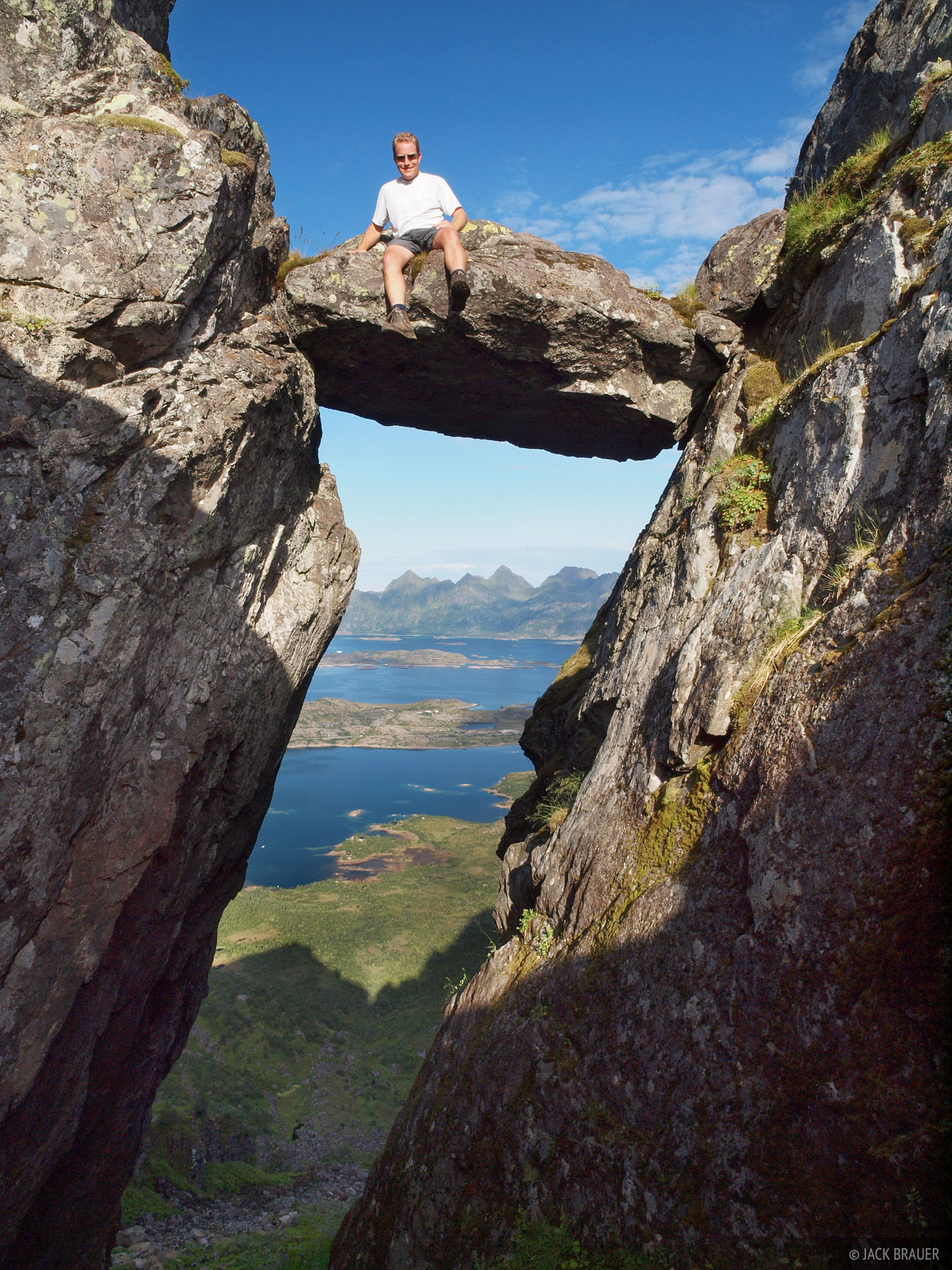 An airy seat on Fl&oslash;ya.